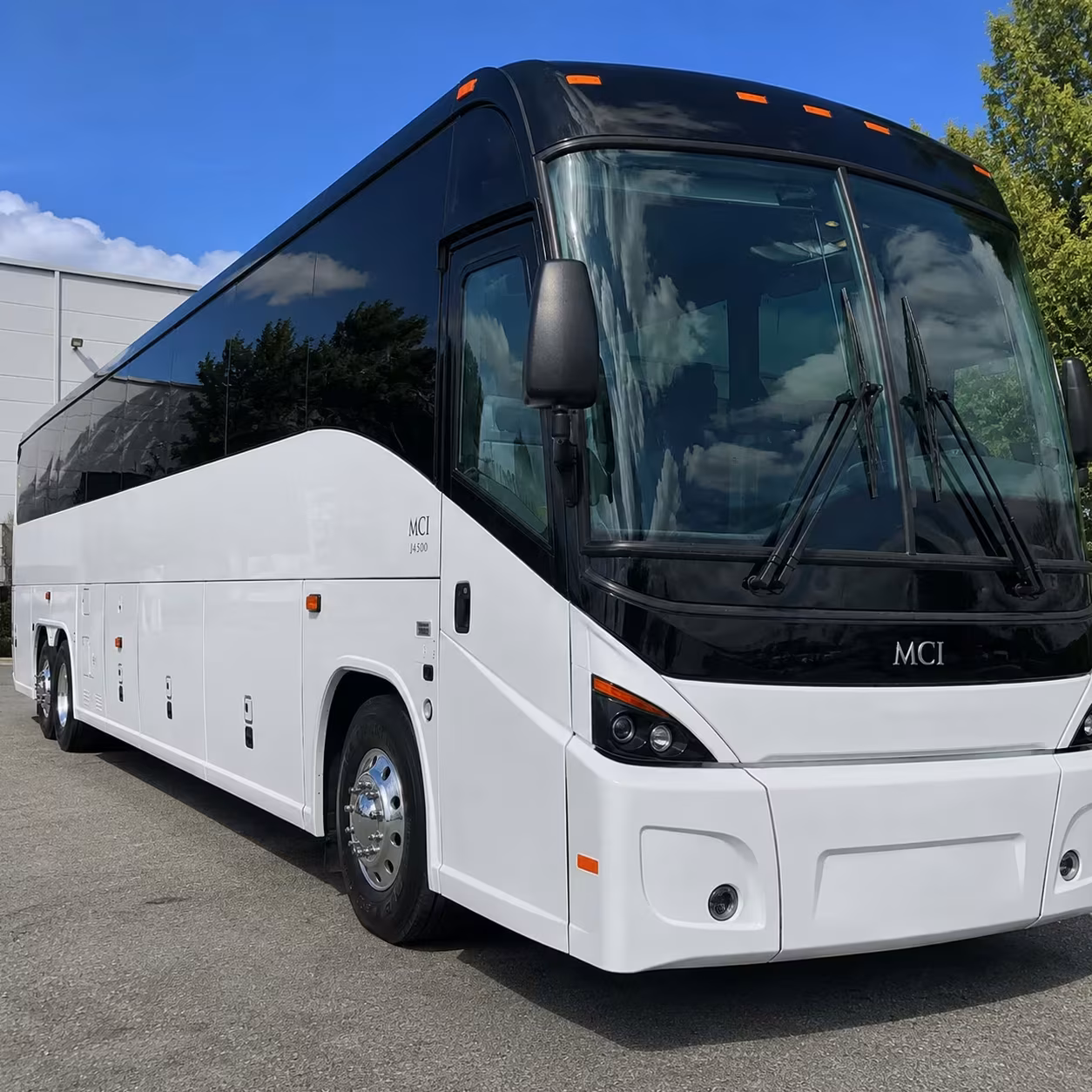 charter bus rentals in lansing for college and youth groups
