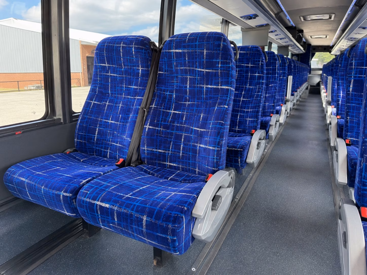 long distance lansing charter buses to detroit and chicago